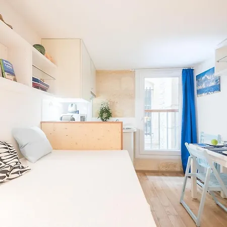 Апартаменты Charming Studio-cabine Place De La Bourse *